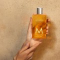 Moroccanoil-Soleil-de-Tanger-nawilzajacy-zel-pod-prysznic-w-rece.jpg