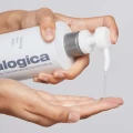 Clearing-Skin-Wash_Step1_Dispense.webp