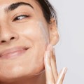 Clearing-Skin-Wash_Step2_Apply.jpg