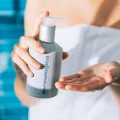 Body-Hydrating-Cream_Model.webp