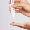 Skin-Perfect-Primer_Step2_Dispense.webp