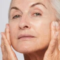 Phyto-Nature-Firming-Serum_Step2_Apply.webp