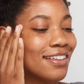 Biolimin-C-Eye-Serum_Step3_Apply.webp
