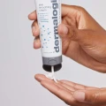 Skin-Smoothing-Cream_Step2_Dispense.webp