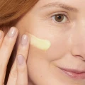 dynamic-skin-retinol-serum_model-product_3cff3fd4-19de-4677-8780-a4a6132dd4ea.webp