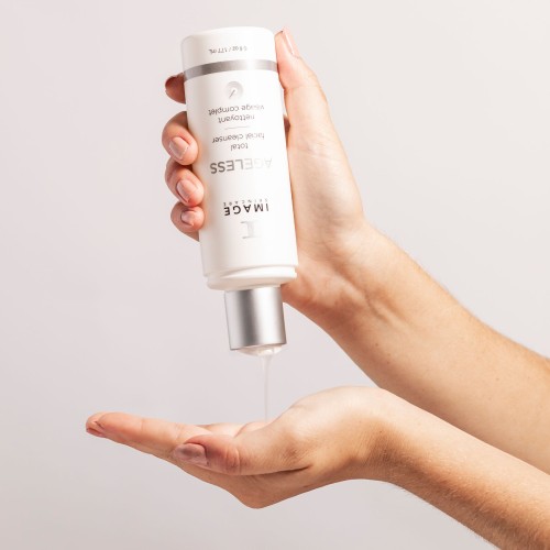 AGELESS-TOTAL-FACIAL-CLEANSER-04.jpg
